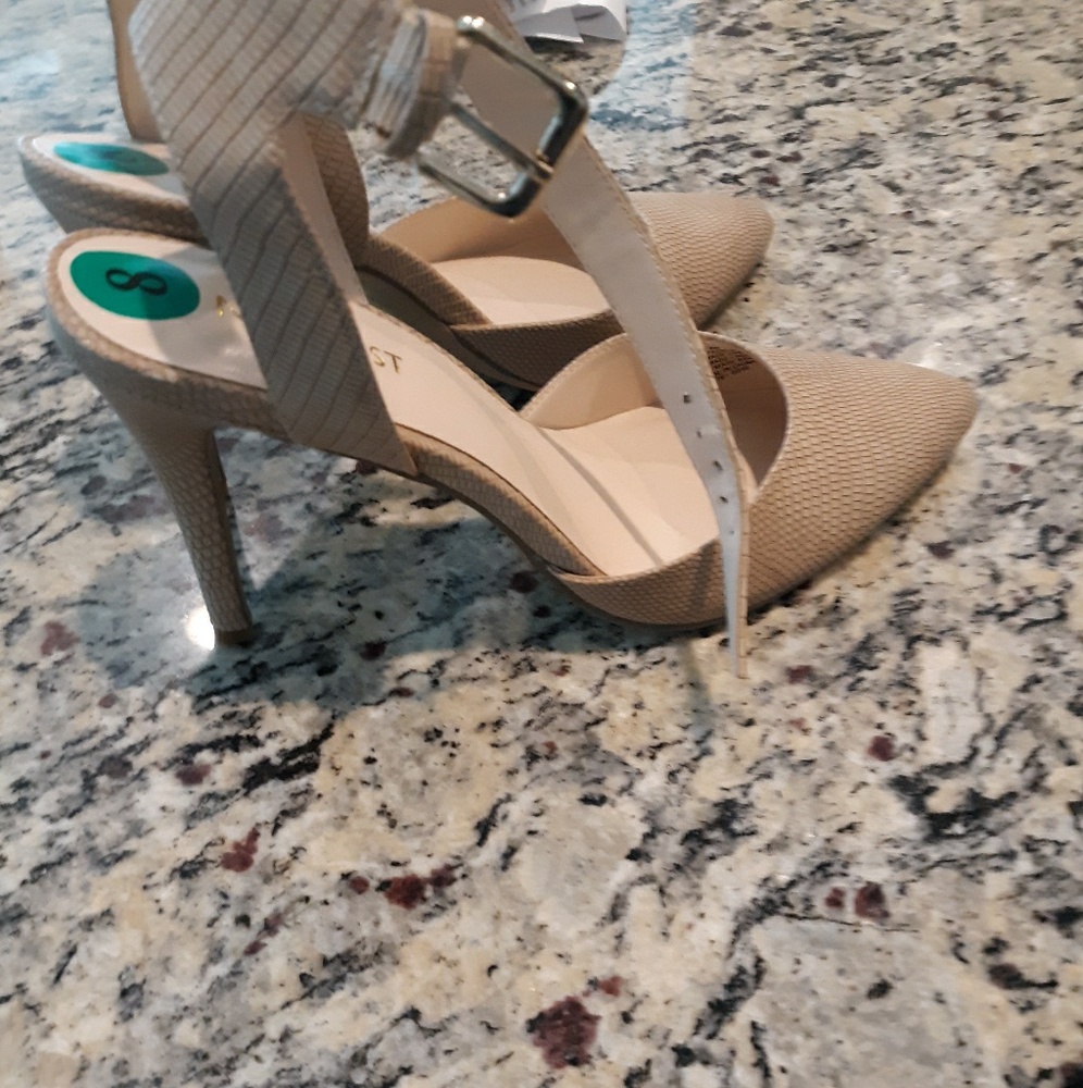 Women's size 8 shoes